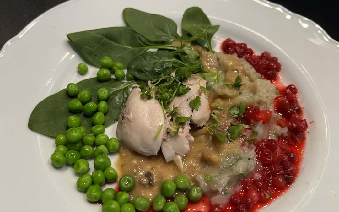 Kyckling och Jordärtskocksmos med rårörda lingon