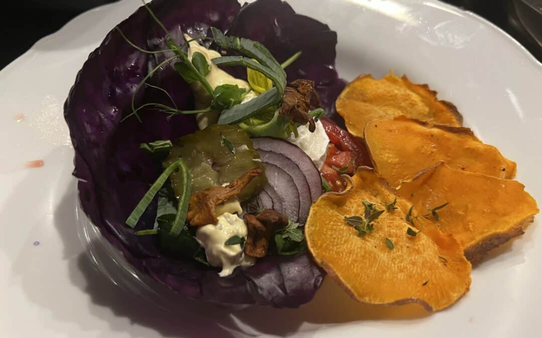 Hamburgerwraps med sötpotatischips,getost,kantareller och svampsås